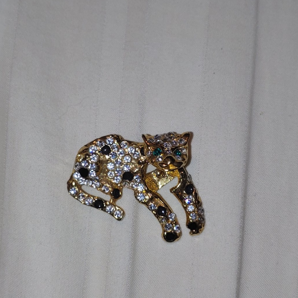 Leopard Brooch - Picture 2 of 3